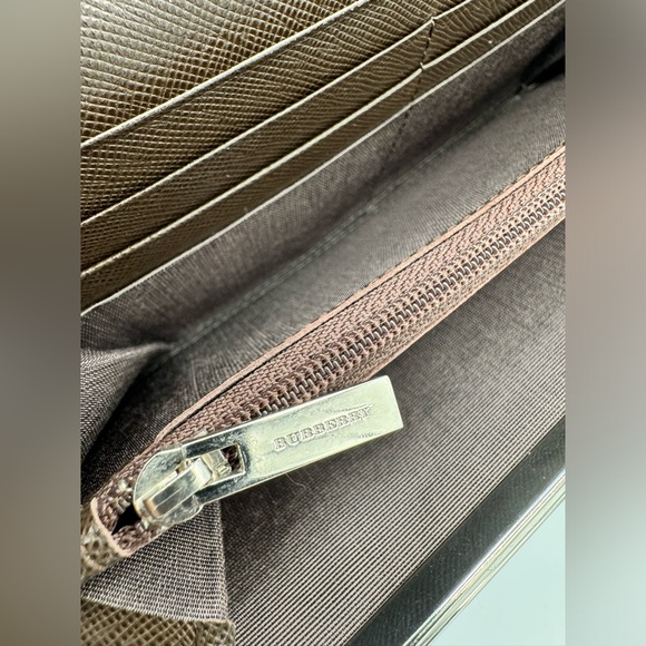 BURBERRY Leather Long Bifold Wallet - Picture 10 of 13